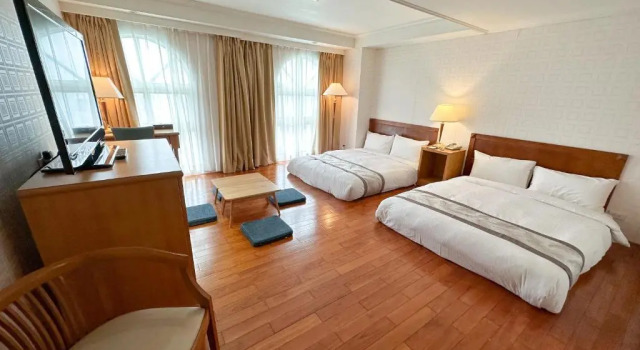 Четырёхместный номер Standard Grand Boss Hotel