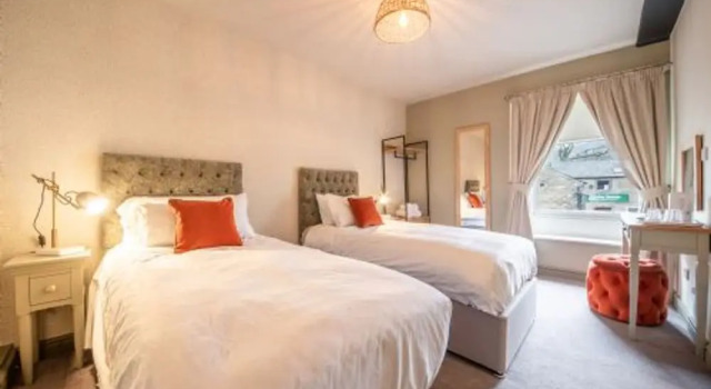 Host Stay Woodroffe Arms Hope Twin Room 5