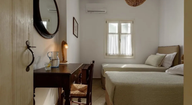 Коттедж с 2 комнатами Irene Kimolos Villas
