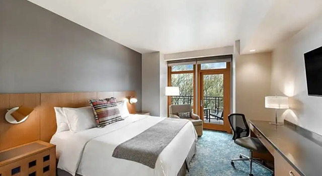 Двухместный номер Standard с балконом Cedarbrook Lodge