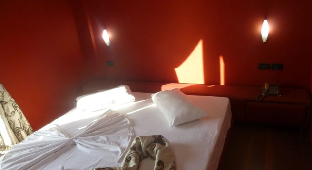 Hotel Red Apple, Prenota Hotel Fier Riviera Albanese