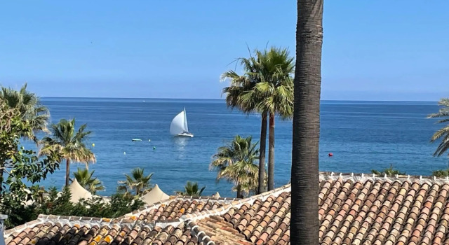 Suite with sea views within Hotel Puente Romano Marbella