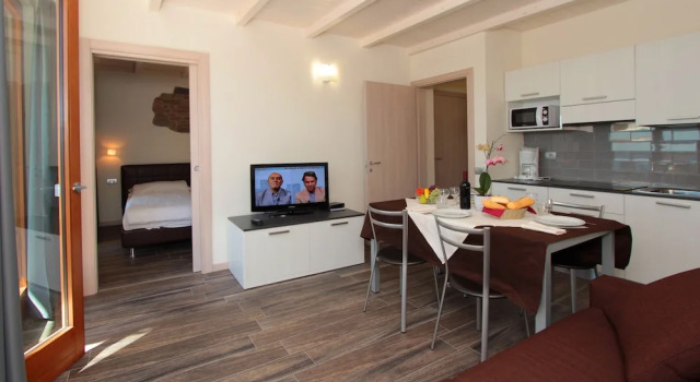 Al Terrazzo Apartments - Ruculì Hospitality, Забронировать Апартаменты/квартира Отели озера Гарды с парковкой, Парковка