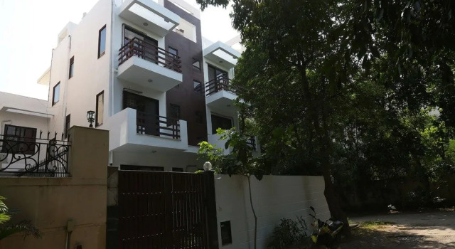 OYO 24323 Lakshmi Residency, Забронировать Отель Гургаон 