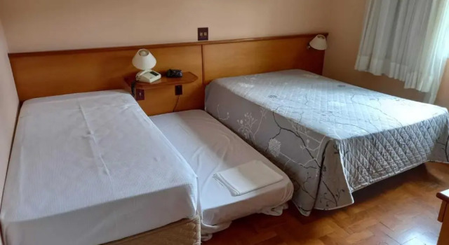 Четырёхместный номер Economy VOA Plazza Hotel