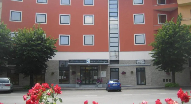 Alpi Del Mare, Boek Hotel Hotels in Mondole Ski met parkeren, Parkeren