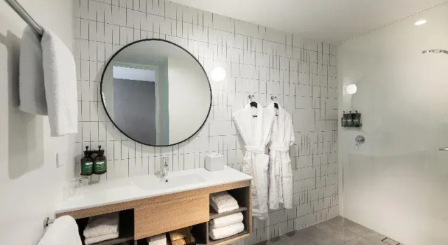 Четырёхместный номер Premium Crowne Plaza Adelaide by IHG