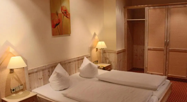 Четырёхместный номер Comfort Central-Hotel