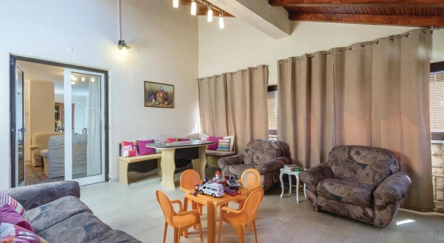 Awesome Apartment in Valbandon With 3 Bedrooms and Wifi