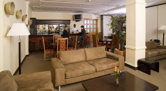 Lady Hamilton Hotel, Забронировать Отель Отели Кейптауна с парковкой, рядом с South African Museum And Planetarium, Парковка