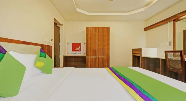 Treebo Time Square Marine Drive, Забронировать Отель Отели штата Кералы 3 звезды, 3*