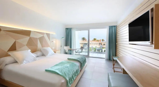 Двухместный номер с частичным видом на море Отель Iberostar Selection Playa de Palma
