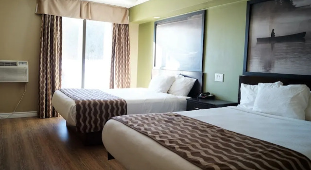 Четырёхместный номер Deluxe red maple inn and suites