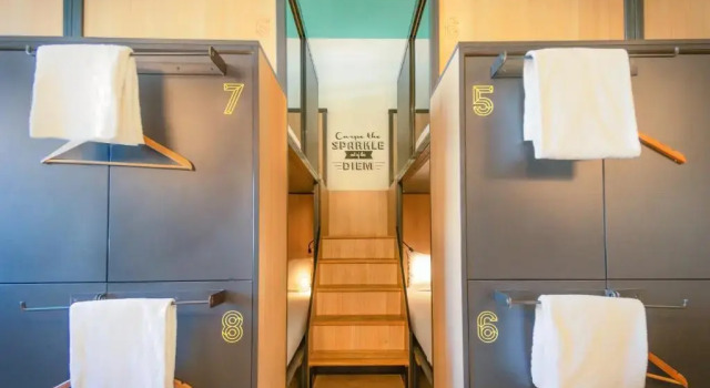 Кровать в общем номере Sparks Hostel