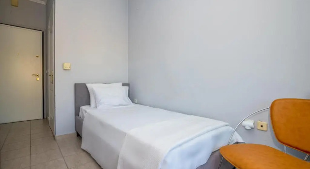 Petit panta, Book Apartment  