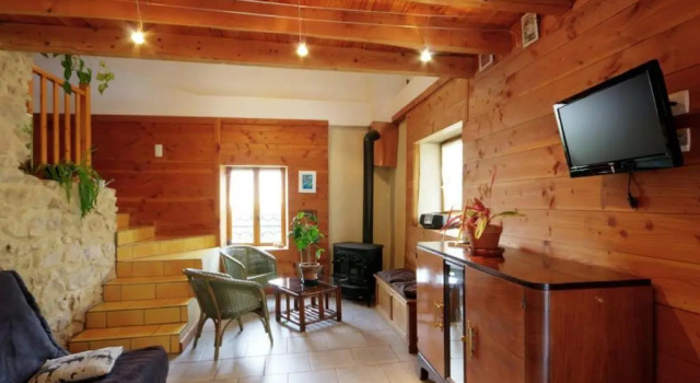 Gîte Saint-André-d'Apchon, 1 pièce, 2 personnes - FR-1-496-23, Book Hotel SPA-hoteller i Paris, SPA