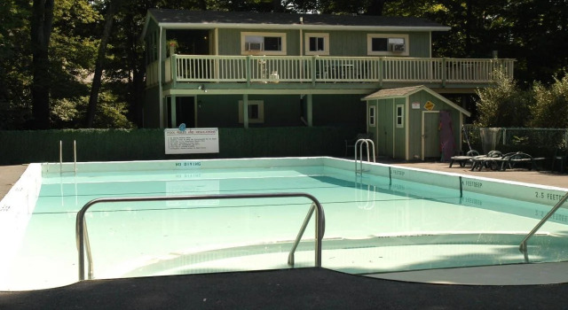 Valley Brook Inn & Cottages, Buchen Sie Hotel Hotels in New York State mit Pool, Schwimmbad