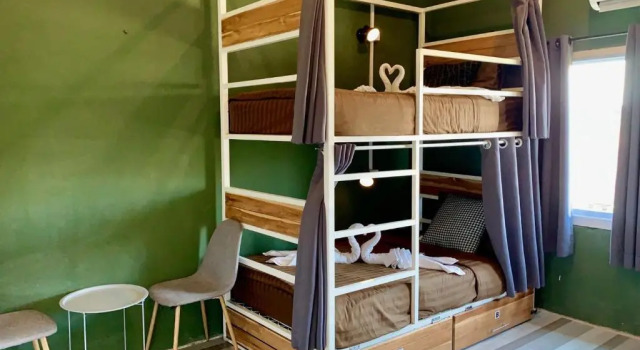 Кровать в общем номере You Empire Hostel & Bar