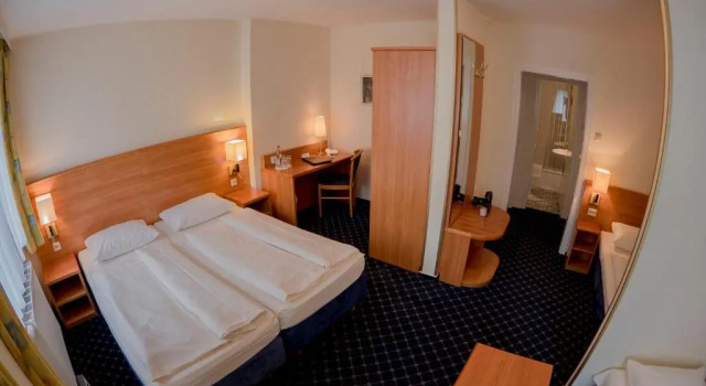 Четырёхместный номер Standard Elbbrücken Hotel