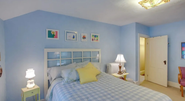 Historic Home w/ Sunroom - 5 Mi to Lambeau Field!, 预订 酒店 De Pere 威斯康星州
