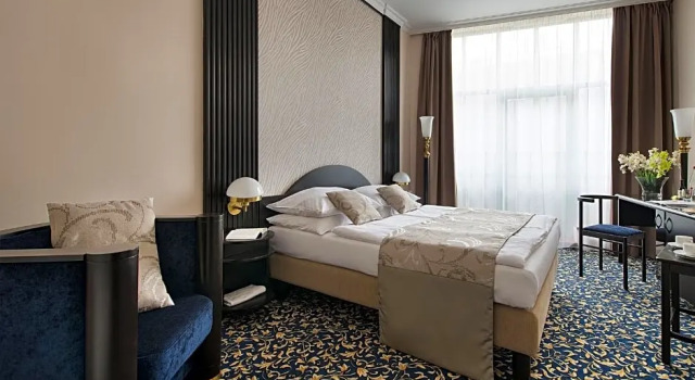 Номер Business EA Hotel Royal Esprit