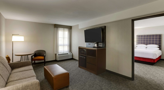 Четырёхместный люкс с 2 комнатами Drury Inn & Suites St Joseph