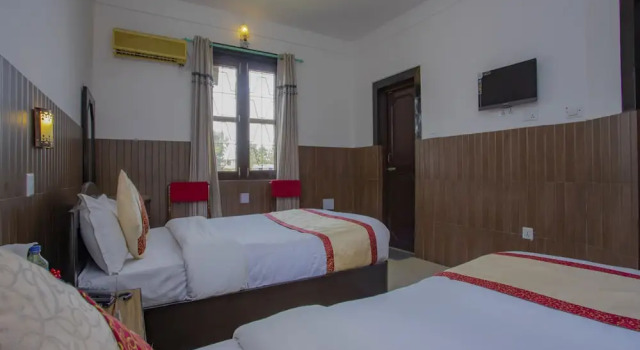 Двухместный номер Deluxe с балконом Jungle Nepal Resort
