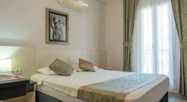 Двухместный номер Standard с балконом и с частичным видом на море Artemis Hotel