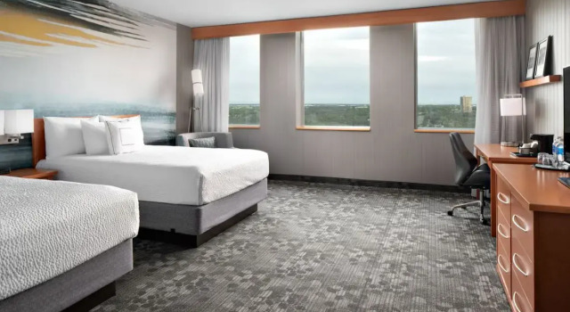 Четырёхместный номер Standard с видом на реку Courtyard by Marriott Edmonton Downtown