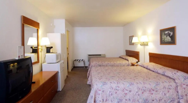 Четырёхместный номер Standard Town House Motel
