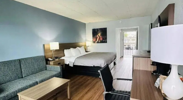 Двухместный номер Standard с балконом Quality Inn - On The Lake Clarksville-Boydton
