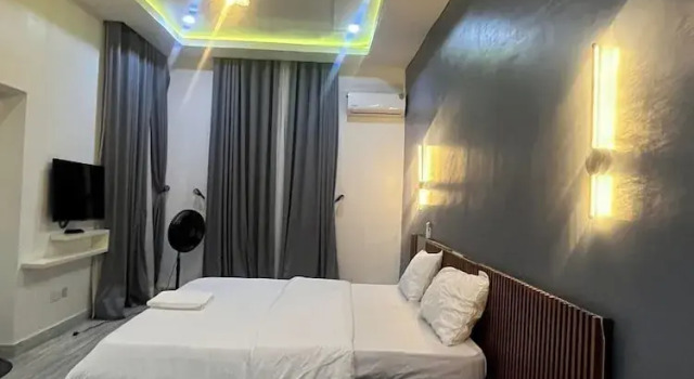 Smridu Hotel, Rezerwuj Hotel Hotele w Lagos z parkingiem, Parking