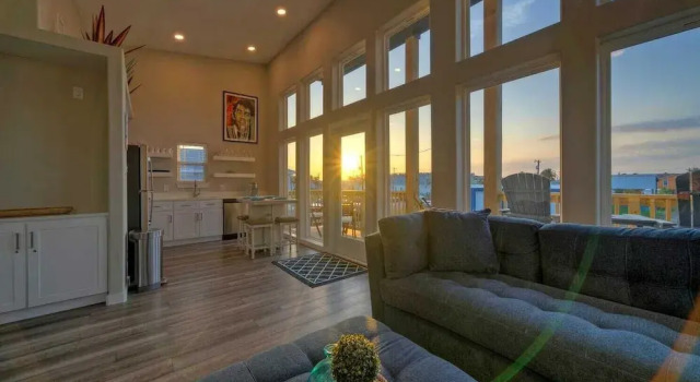 Dean Marlin by Avantstay Stunning Old Town Home!, Забронировать Дом для отпуска Виллы Порт-Аранзас, рядом с Roberts Point Park, Вилла