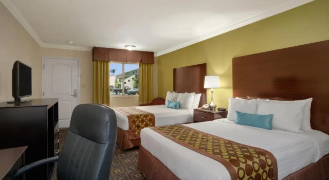 Двухместный люкс Solara Inn and Suites