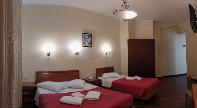 Трёхместный номер Standard с балконом Cecil Hotel