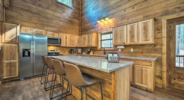 Коттедж 'sutton Ridge' Cabin Rental: Hot Tub & Swing Set!