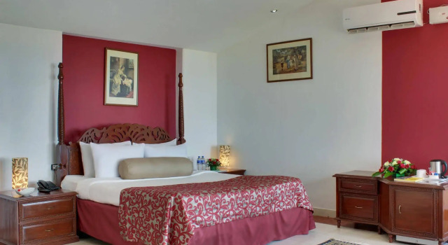 Longuinhos Beach Resort, Book Resort Hotels in Goa with a Pool, Swimming Pool