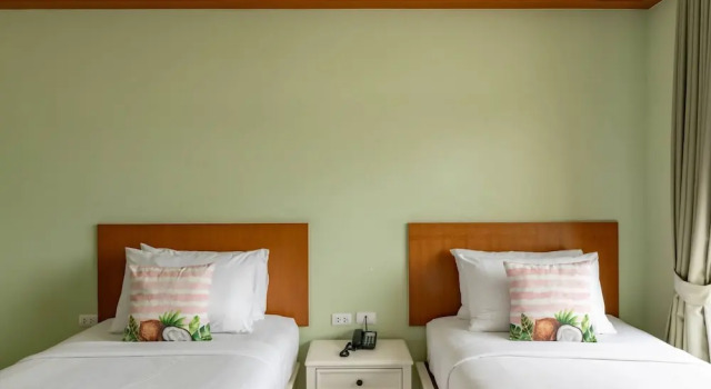 Двухместный номер Deluxe с балконом ROYAL PINEAPPLE HOTEL l a welcome to wealth and good fortune