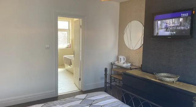 6 Bed-Sleeps 12-Hot Tub-Free Parking-Pet Friendly, Забронировать Отель Ньюкасл-апон-Тайн Тайн и Уир, рядом с Nuns Moor Park