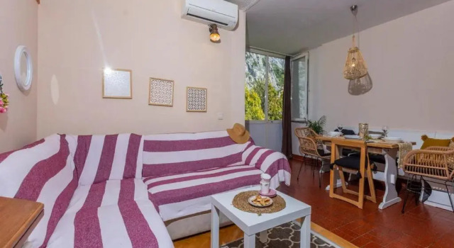 Beachfront Penthouse Boho, Rezerwuj Hotel Hotele w Split-Dalmatia County z parkingiem, Parking