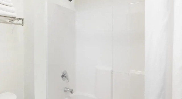 Двухместный номер Standard AmericInn by Wyndham Columbus Wisconsin