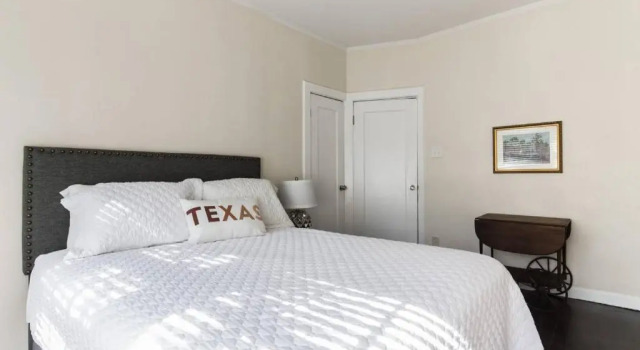 Two Bedroom In Trendy Area