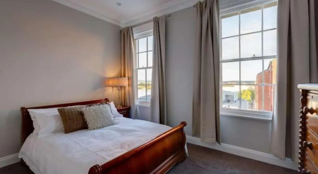 Апартаменты с 3 комнатами с балконом Bathurst Royal Apartments