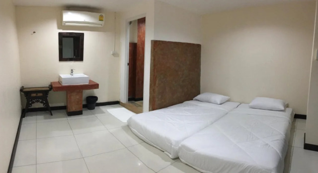 Mag and Ken Hostel