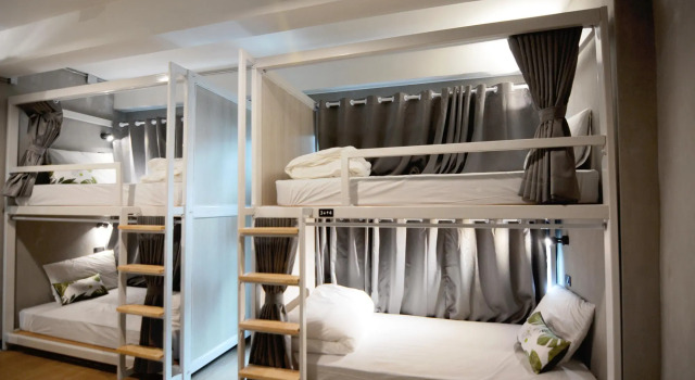 Кровать в общем номере Siam Eco Hostel