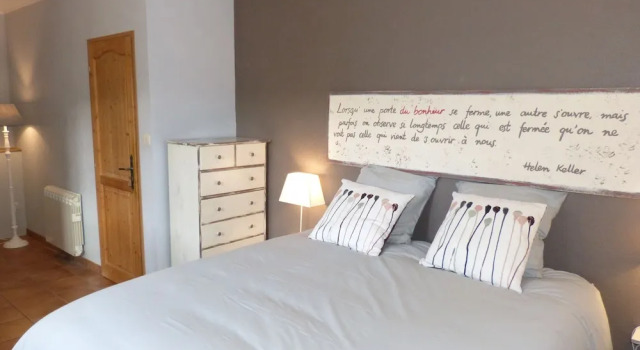 La Vergne, Prenota Hotel Saint-Martin-des-Combes Aquitania