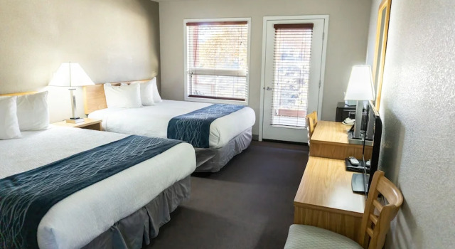 Четырёхместный номер Standard с видом на горы Absaroka Lodge