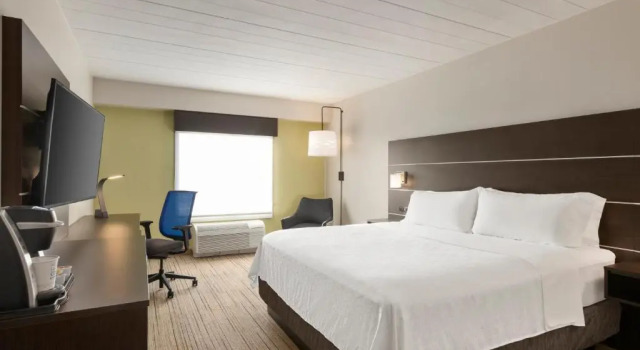 Номер Standard Holiday Inn Express Hotel & Suites Fort Myers East - The Forum by IHG
