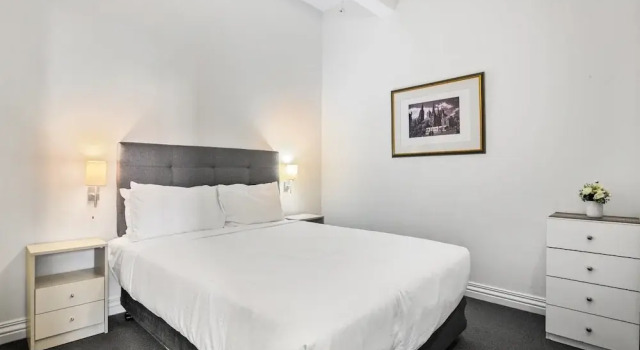 Bright 1-bed Apartment Steps From Collins Street, Забронировать Апартаменты/квартира Мельбурн Melbourne Region, рядом с Fire Services Museum of Victoria