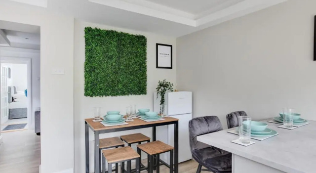 Коттедж Spacious Three Bedroom House